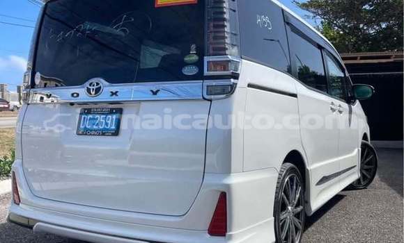 Buy Used Toyota Voxy White Car in Kingston in Kingston Buy Used Toyota Voxy White Car in Kingston in Kingston