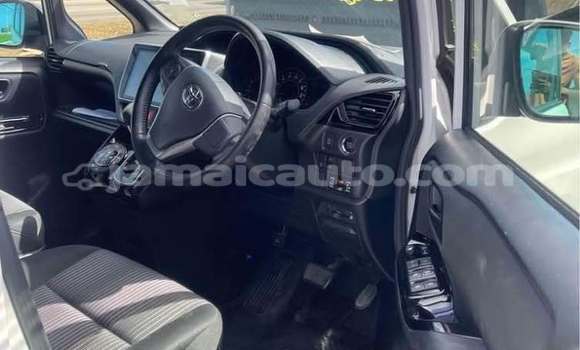 Buy Used Toyota Voxy White Car in Kingston in Kingston Buy Used Toyota Voxy White Car in Kingston in Kingston