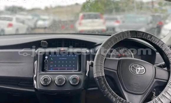 Acheter Occasion Voiture Toyota Corolla Blanc à Lucea, Hanover Acheter Occasion Voiture Toyota Corolla Blanc à Lucea, Hanover