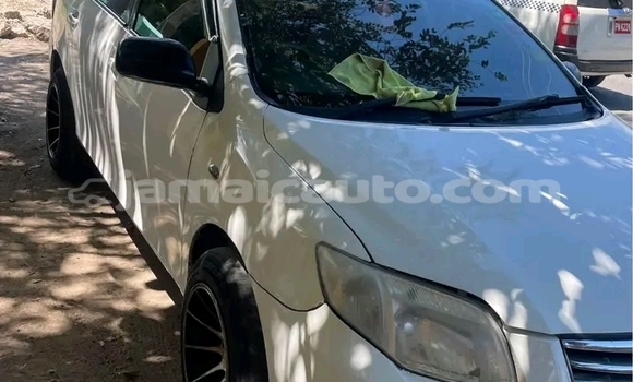 Acheter Occasion Voiture Toyota Axio Blanc à Mandeville, Manchester Acheter Occasion Voiture Toyota Axio Blanc à Mandeville, Manchester