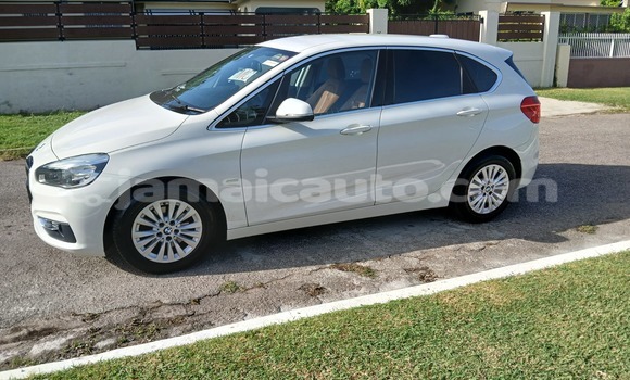 Acheter Import Voiture BMW 2er Active Tourer Blanc à Kingston, Kingston Acheter Import Voiture BMW 2er Active Tourer Blanc à Kingston, Kingston