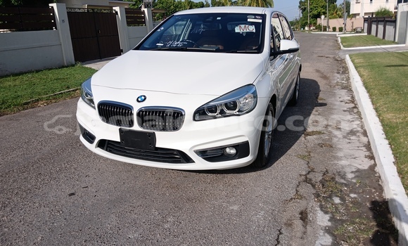 Acheter Import Voiture BMW 2er Active Tourer Blanc à Kingston, Kingston Acheter Import Voiture BMW 2er Active Tourer Blanc à Kingston, Kingston