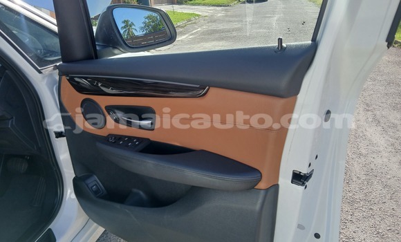 Acheter Import Voiture BMW 2er Active Tourer Blanc à Kingston, Kingston Acheter Import Voiture BMW 2er Active Tourer Blanc à Kingston, Kingston