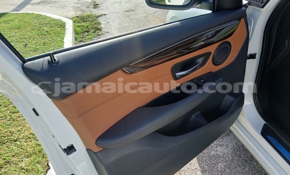 Acheter Import Voiture BMW 2er Active Tourer Blanc à Kingston, Kingston Acheter Import Voiture BMW 2er Active Tourer Blanc à Kingston, Kingston