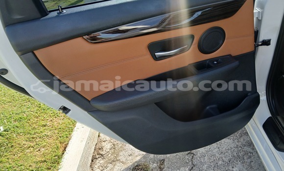 Acheter Import Voiture BMW 2er Active Tourer Blanc à Kingston, Kingston Acheter Import Voiture BMW 2er Active Tourer Blanc à Kingston, Kingston