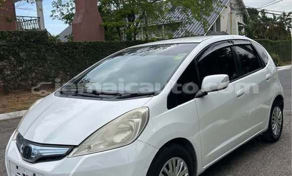 Buy Used Honda FIT White Car in Savanna la Mar in Westmoreland Buy Used Honda FIT White Car in Savanna la Mar in Westmoreland