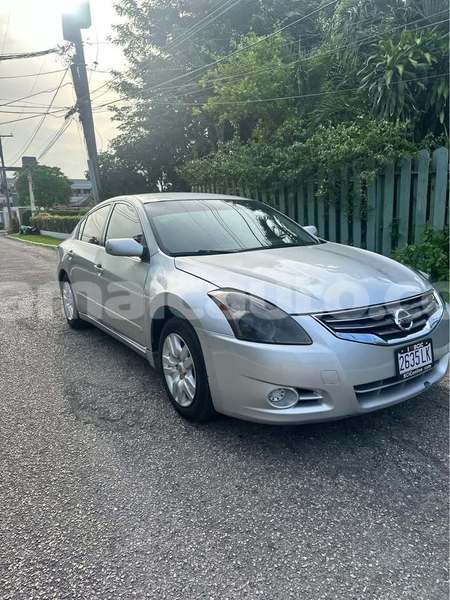 Big with watermark nissan altima clarendon import dubai 5143