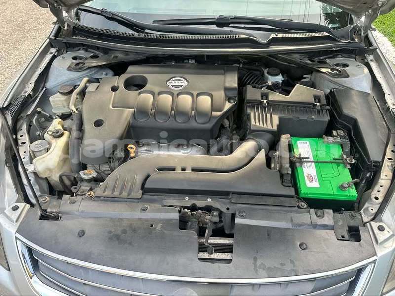 Big with watermark nissan altima clarendon import dubai 5143