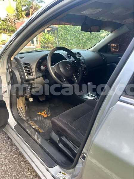 Big with watermark nissan altima clarendon import dubai 5143