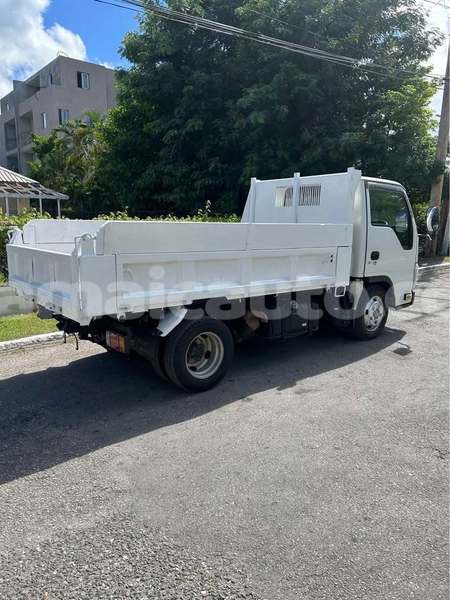 Big with watermark isuzu ftr 850 clarendon import dubai 5146