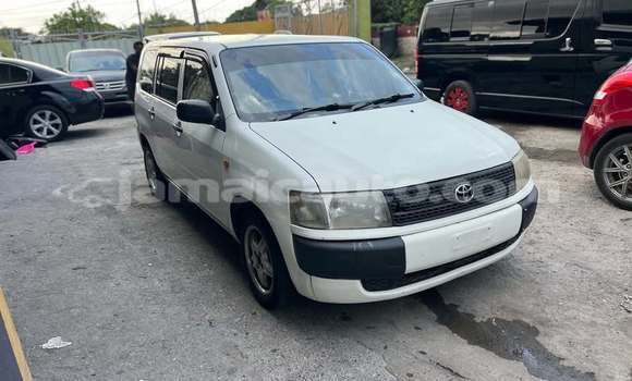 Buy Used Toyota Probox White Car in May Pen in Clarendon
