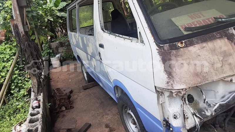 Big with watermark toyota hiace clarendon may pen 5302