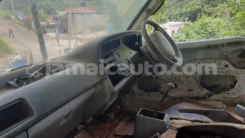 Big with watermark toyota hiace clarendon may pen 5302