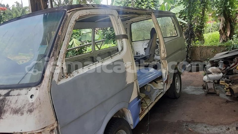 Big with watermark toyota hiace clarendon may pen 5302