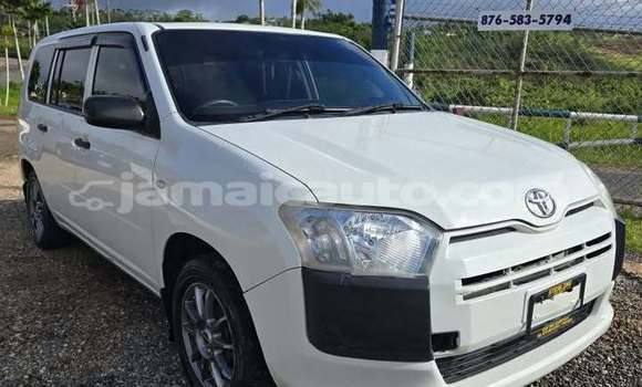 Buy Used Toyota Probox White Car in May Pen in Clarendon