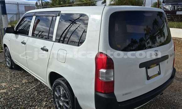 Buy Used Toyota Probox White Car in May Pen in Clarendon Buy Used Toyota Probox White Car in May Pen in Clarendon
