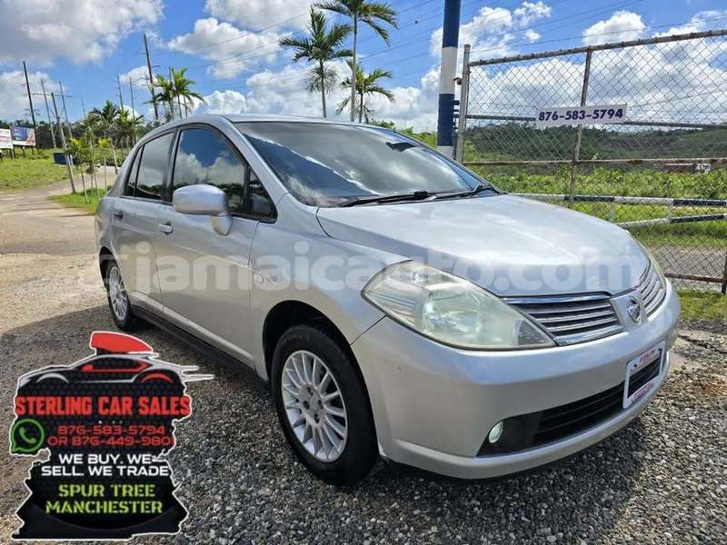 Big with watermark nissan tiida clarendon import dubai 5314