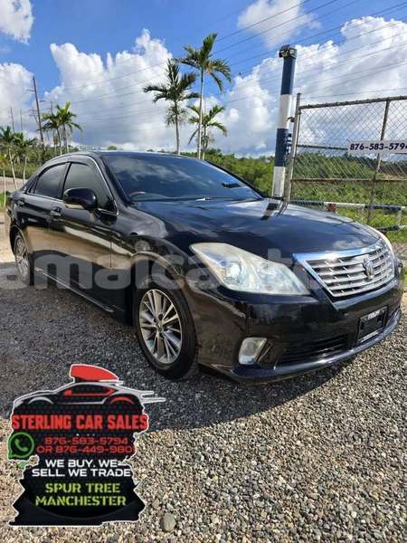 Big with watermark toyota crown clarendon import dubai 5321
