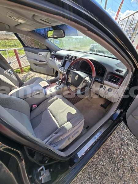 Big with watermark toyota crown clarendon import dubai 5321