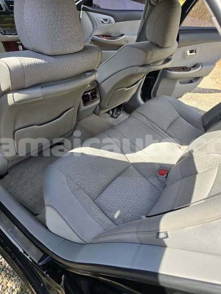 Big with watermark toyota crown clarendon import dubai 5321