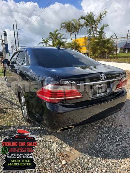 Big with watermark toyota crown clarendon import dubai 5321