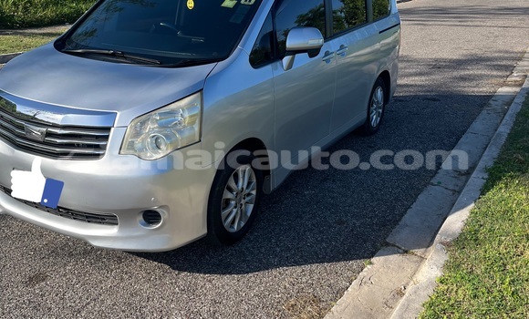 Buy Used Toyota Noah Silver Car in Falmouth in Trelawney Buy Used Toyota Noah Silver Car in Falmouth in Trelawney