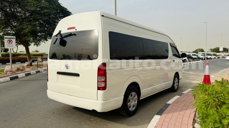 Big with watermark toyota hiace clarendon import dubai 5340