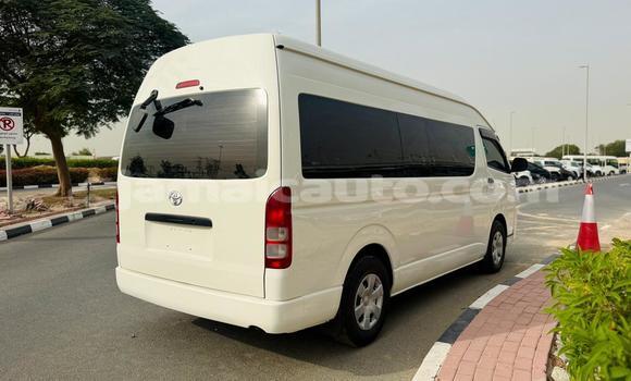 Buy Used Toyota Hiace White Car in Import - Dubai in Clarendon Buy Used Toyota Hiace White Car in Import - Dubai in Clarendon