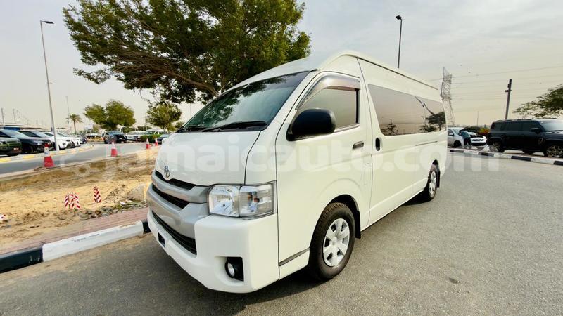 Big with watermark toyota hiace clarendon import dubai 5340