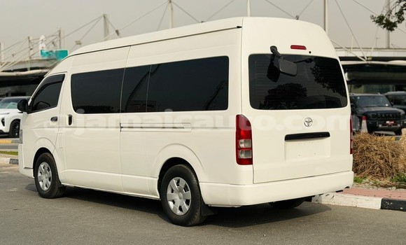 Buy Used Toyota Hiace White Car in Import - Dubai in Clarendon Buy Used Toyota Hiace White Car in Import - Dubai in Clarendon