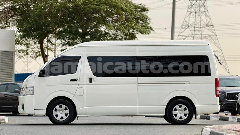 Big with watermark toyota hiace clarendon import dubai 5340