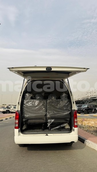 Big with watermark toyota hiace clarendon import dubai 5340