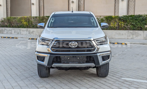 Buy Used Toyota Hilux White Car in Import - Dubai in Clarendon