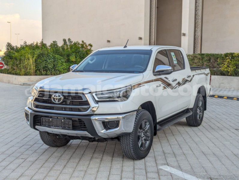 Big with watermark toyota hilux clarendon import dubai 5349