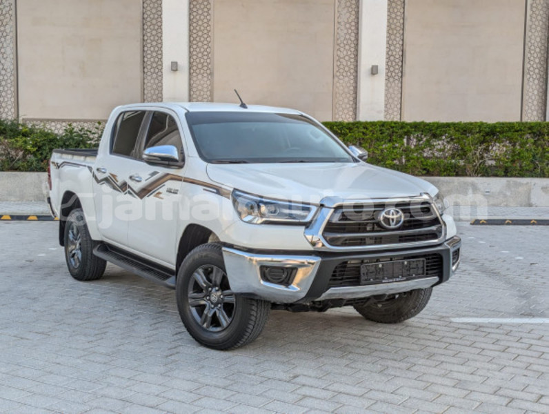 Big with watermark toyota hilux clarendon import dubai 5349