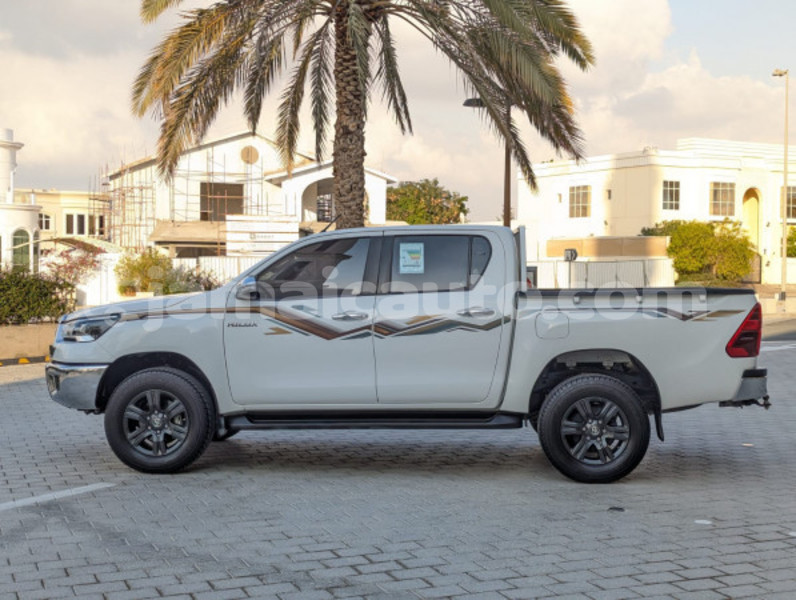 Big with watermark toyota hilux clarendon import dubai 5349