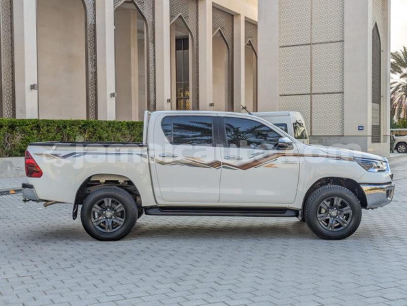 Big with watermark toyota hilux clarendon import dubai 5349