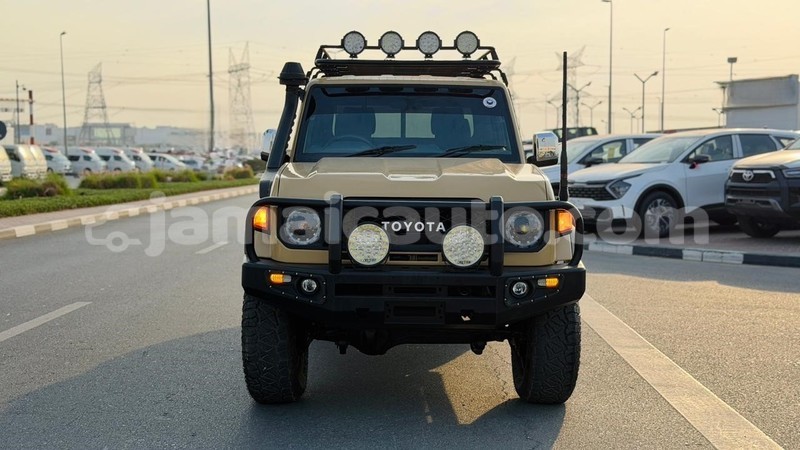 Big with watermark toyota land cruiser clarendon import dubai 5350