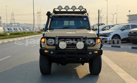 Buy Used Toyota Land Cruiser Beige Car in Import - Dubai in Clarendon