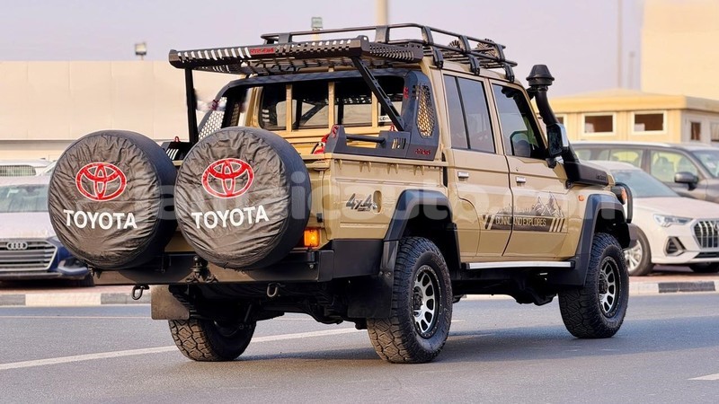 Big with watermark toyota land cruiser clarendon import dubai 5350