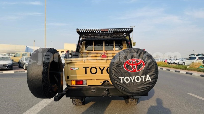 Big with watermark toyota land cruiser clarendon import dubai 5350
