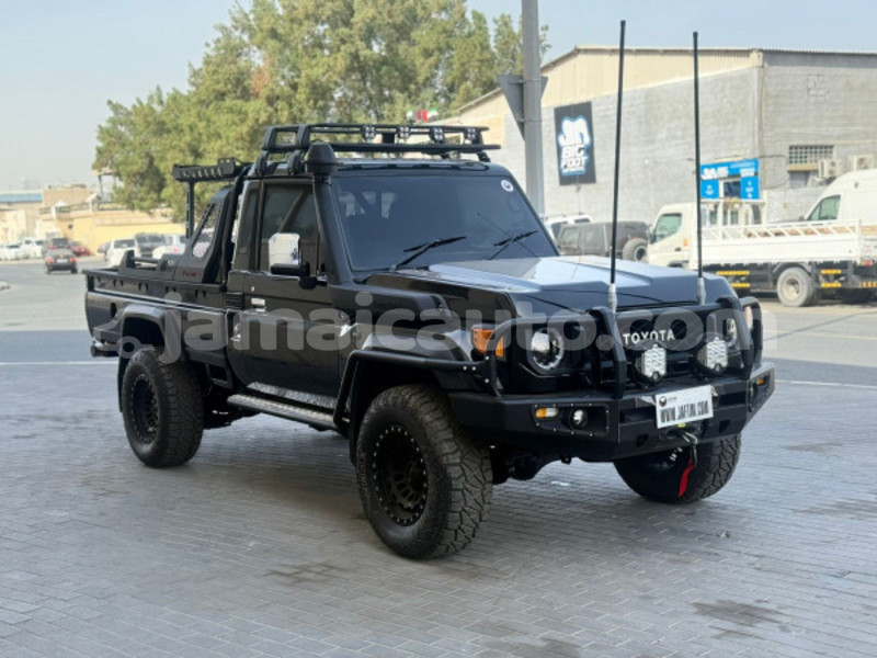 Big with watermark toyota land cruiser clarendon import dubai 5351