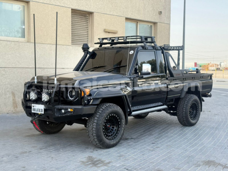 Big with watermark toyota land cruiser clarendon import dubai 5351