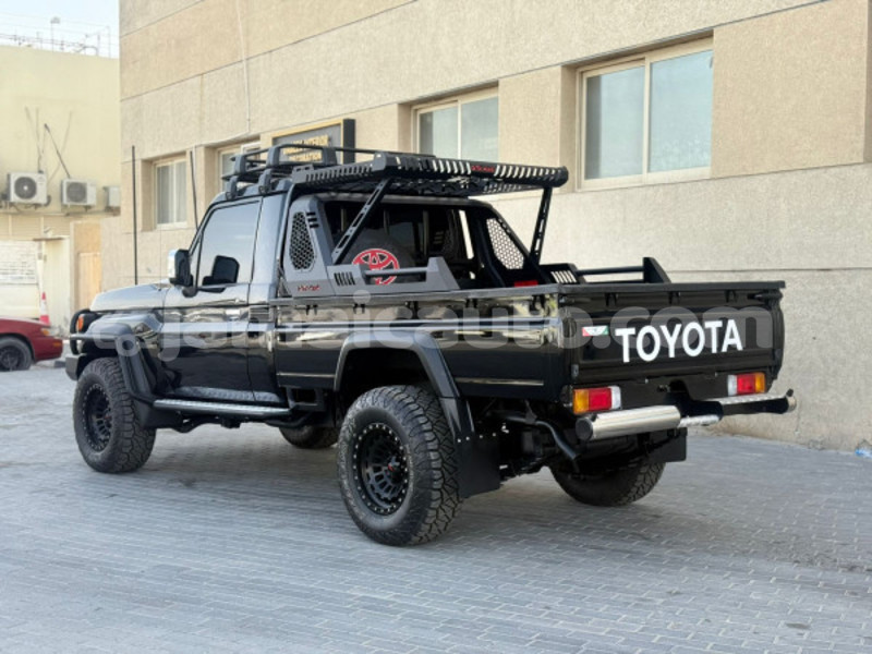 Big with watermark toyota land cruiser clarendon import dubai 5351