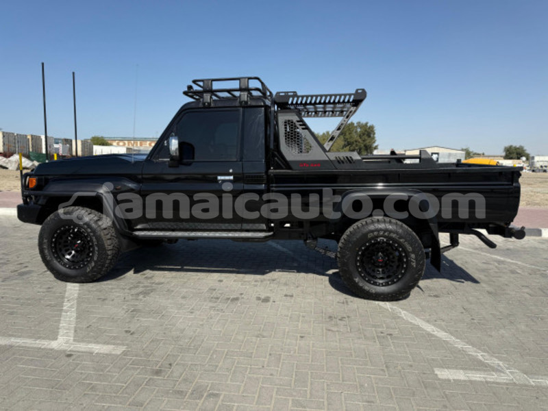 Big with watermark toyota land cruiser clarendon import dubai 5351
