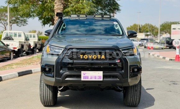 Buy Used Toyota Hilux Silver Car in Import - Dubai in Clarendon