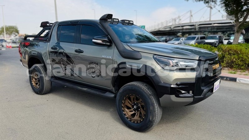 Big with watermark toyota hilux clarendon import dubai 5355