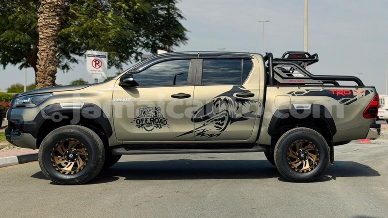 Big with watermark toyota hilux clarendon import dubai 5355