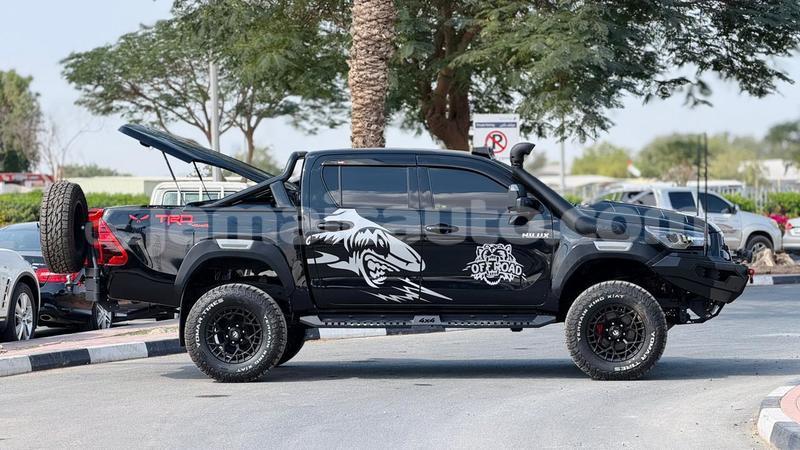 Big with watermark toyota hilux clarendon import dubai 5356