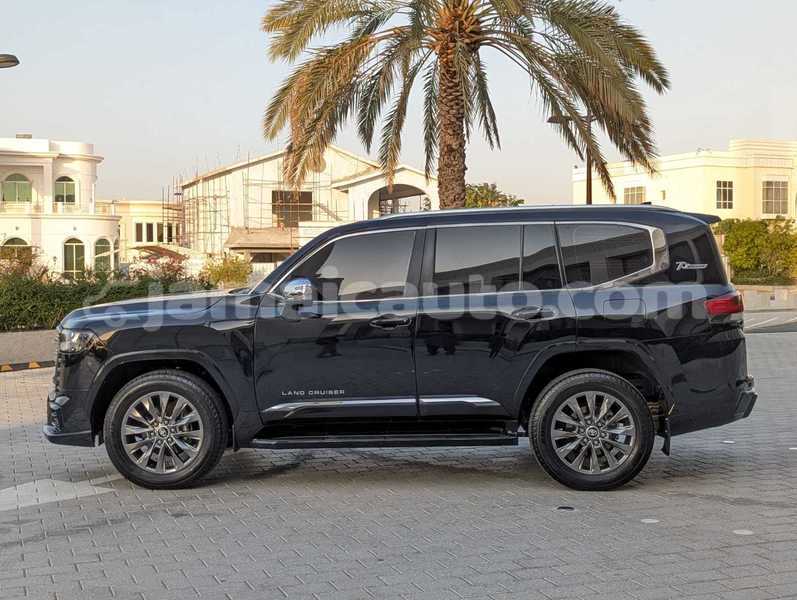 Big with watermark toyota land cruiser clarendon import dubai 5358